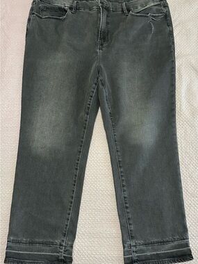 Good American Women’s Straight Jeans in Washed Black